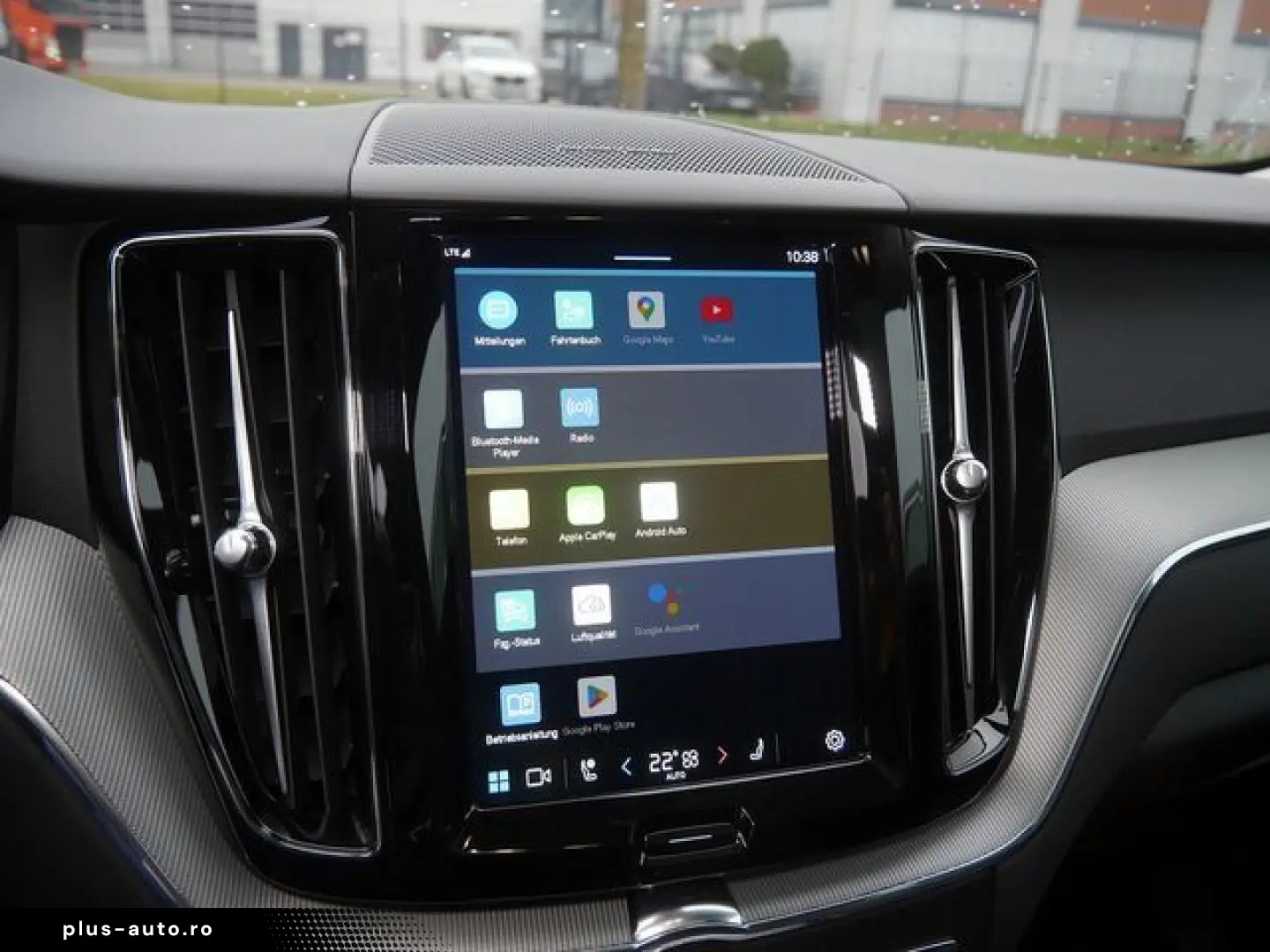 VOLVO XC60 T6 Plus Dark Recharge Plug-In Hybrid AWD