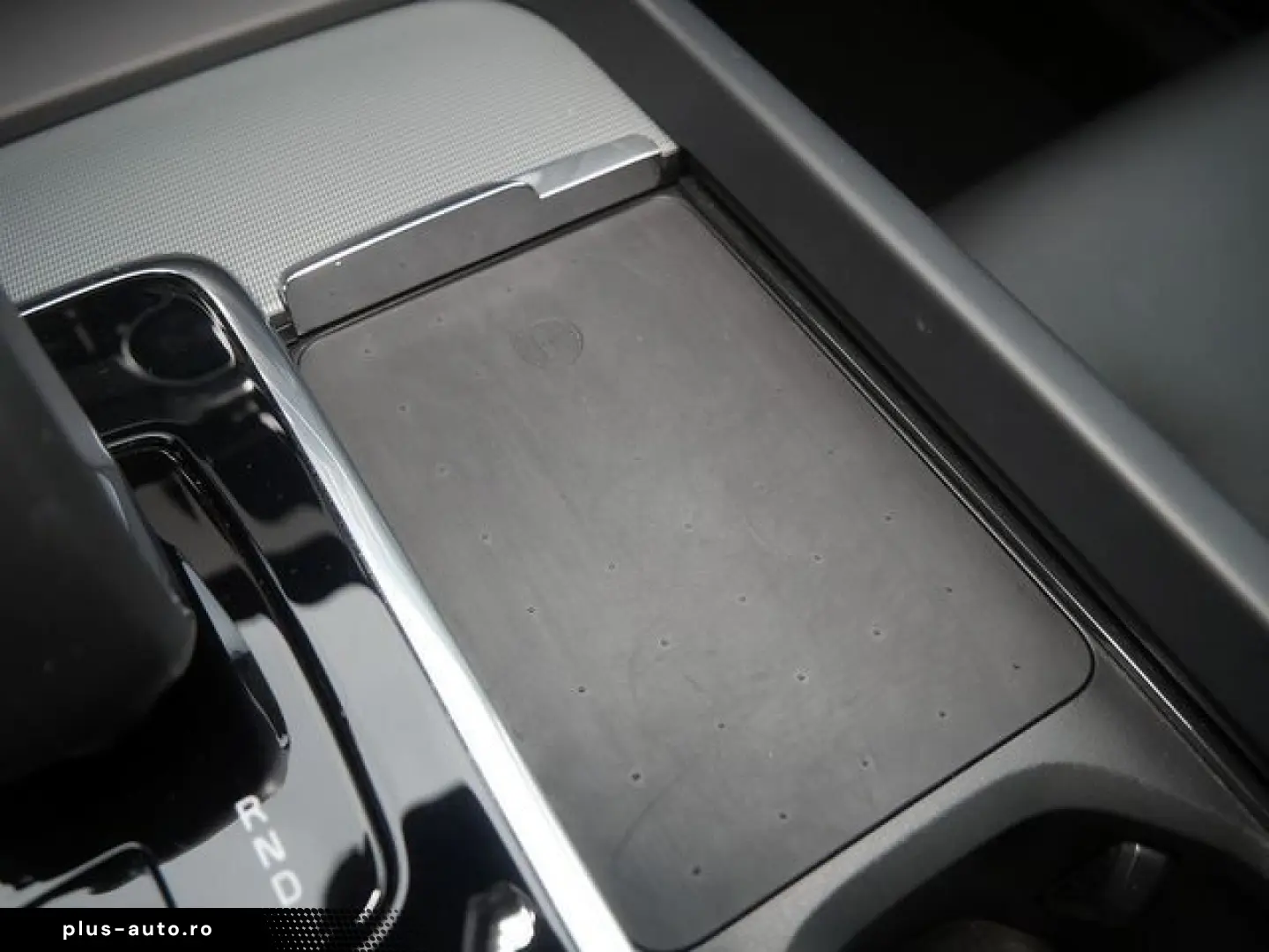 VOLVO XC60 T6 Plus Dark Recharge Plug-In Hybrid AWD