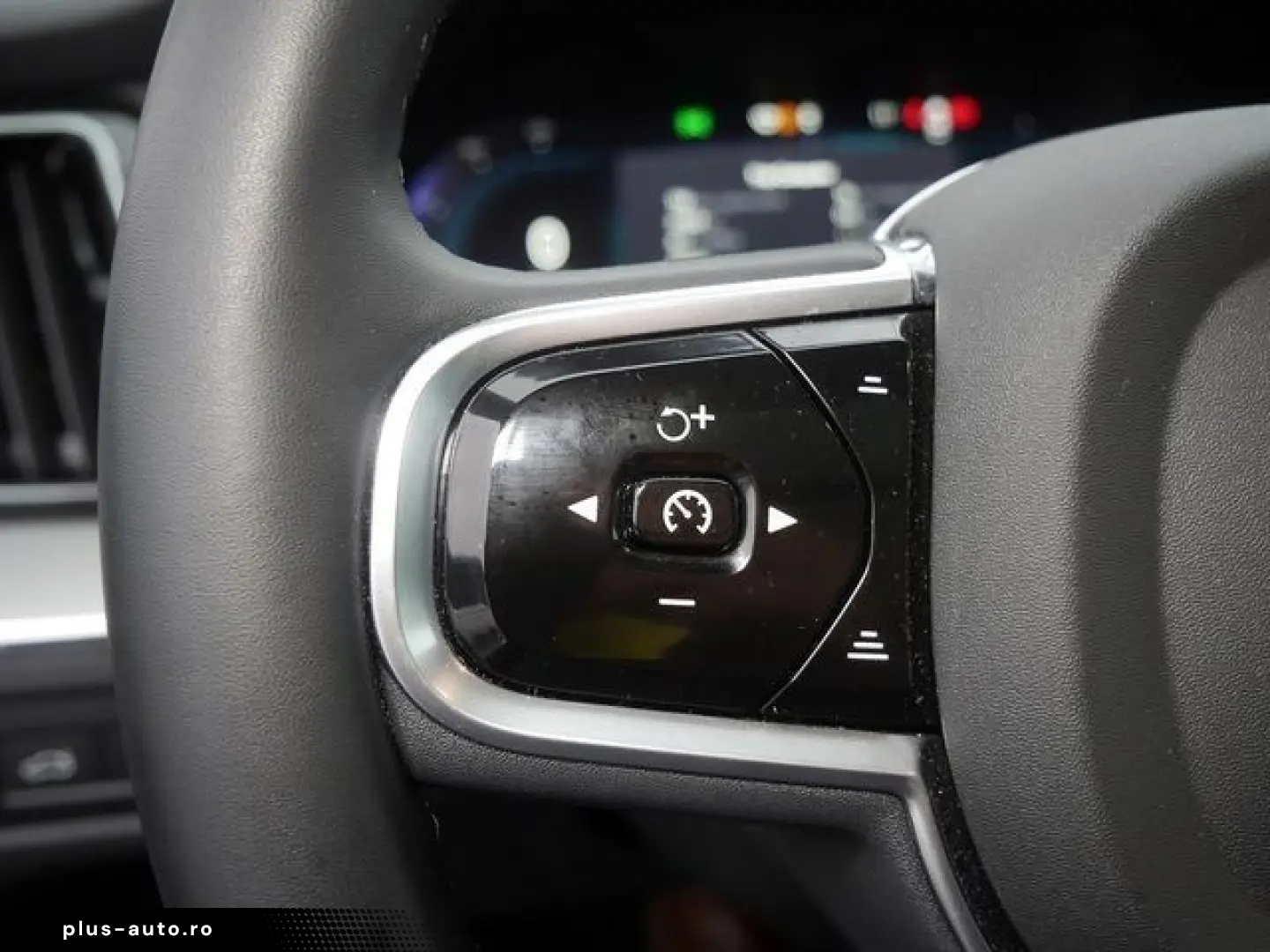 VOLVO XC60 T6 Plus Dark Recharge Plug-In Hybrid AWD
