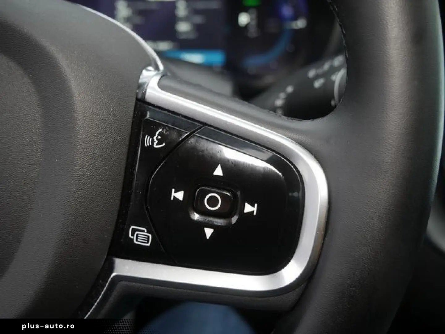 VOLVO XC60 T6 Plus Dark Recharge Plug-In Hybrid AWD