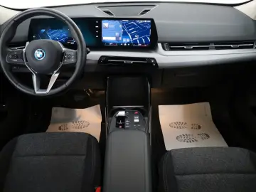 BMW iX2 20 eDrive Navi LED SH Kamera Ausparkassist