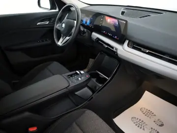BMW iX2 20 eDrive Navi LED SH Kamera Ausparkassist