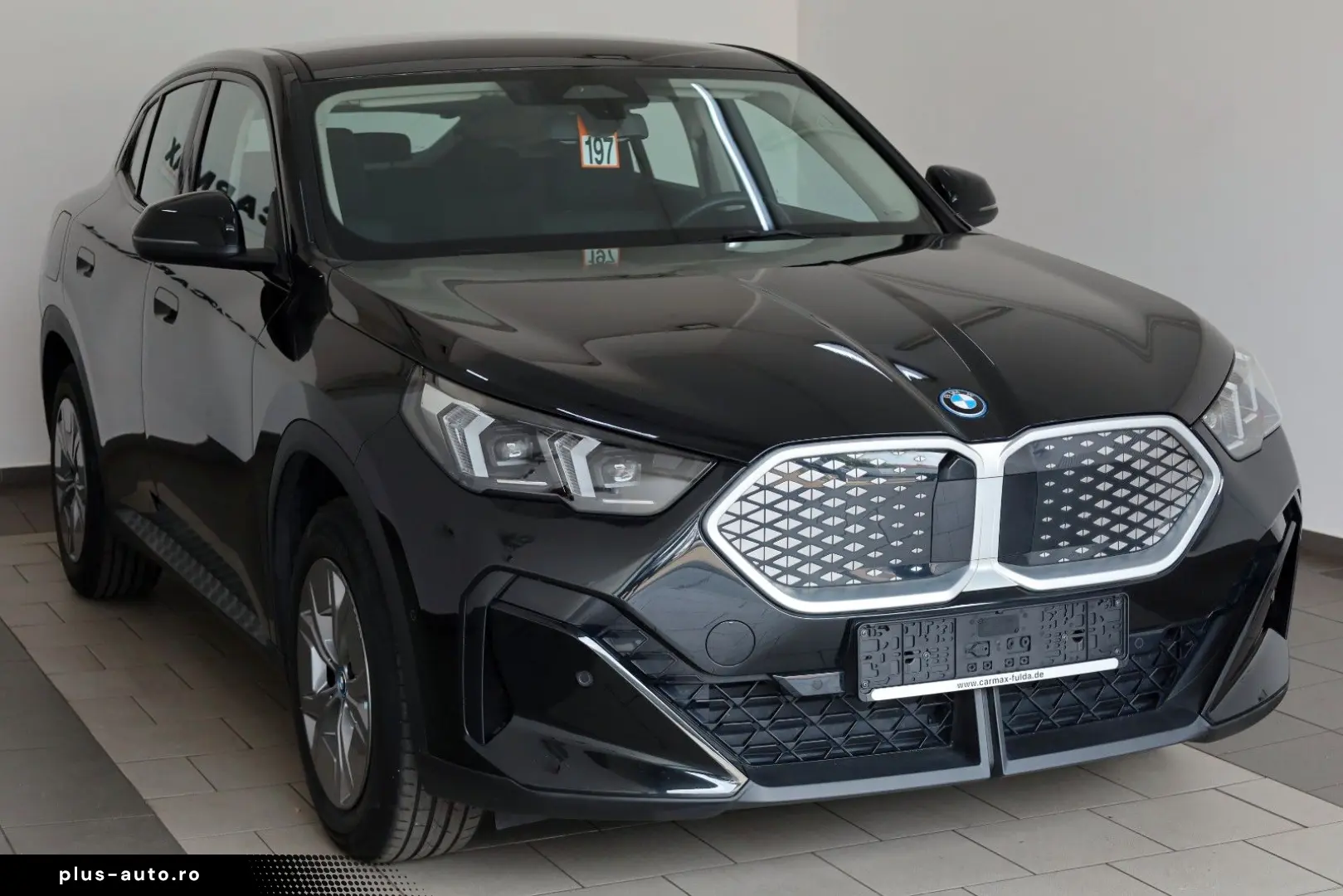 BMW iX2 20 eDrive Navi LED SH Kamera Ausparkassist