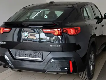 BMW iX2 20 eDrive Navi LED SH Kamera Ausparkassist