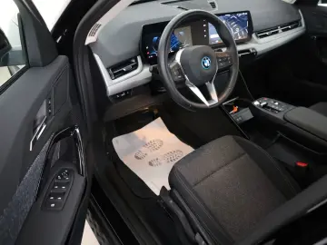 BMW iX2 20 eDrive Navi LED SH Kamera Ausparkassist