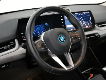BMW iX2 20 eDrive Navi LED SH Kamera Ausparkassist