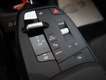 BMW iX2 20 eDrive Navi LED SH Kamera Ausparkassist