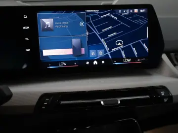 BMW iX2 20 eDrive Navi LED SH Kamera Ausparkassist