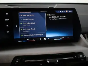 BMW iX2 20 eDrive Navi LED SH Kamera Ausparkassist