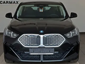 BMW iX2 20 eDrive Navi LED SH Kamera Ausparkassist