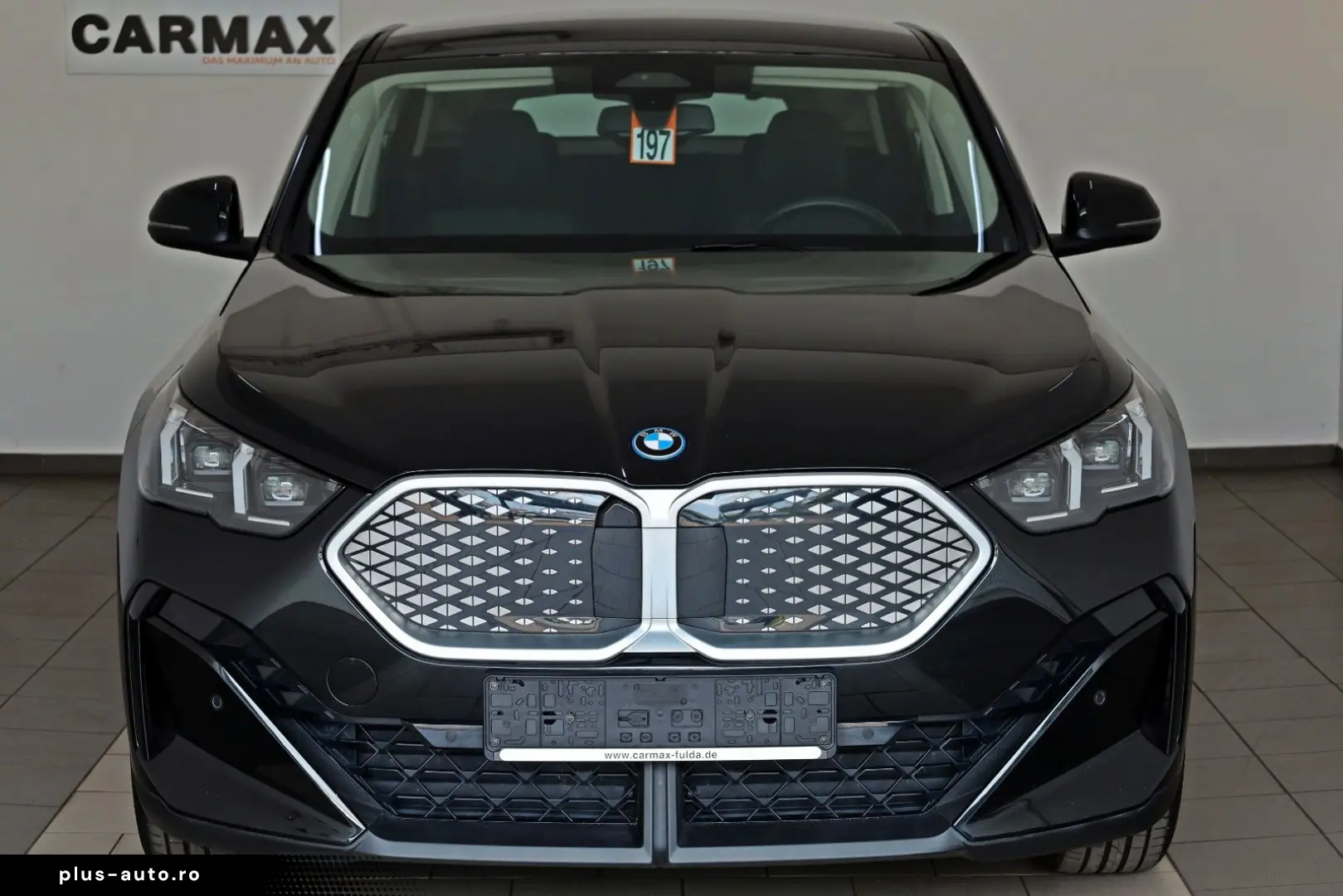 BMW iX2 20 eDrive Navi LED SH Kamera Ausparkassist