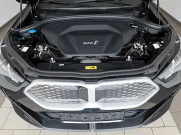 BMW iX2 20 eDrive Navi LED SH Kamera Ausparkassist