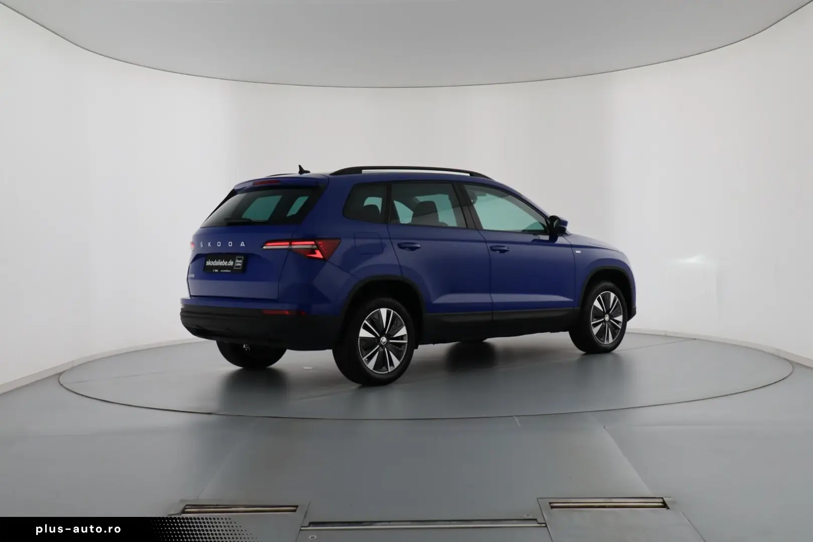 SKODA KAROQ TOUR 1.5TSI DSG PANORAMADACH 360 KAMERA