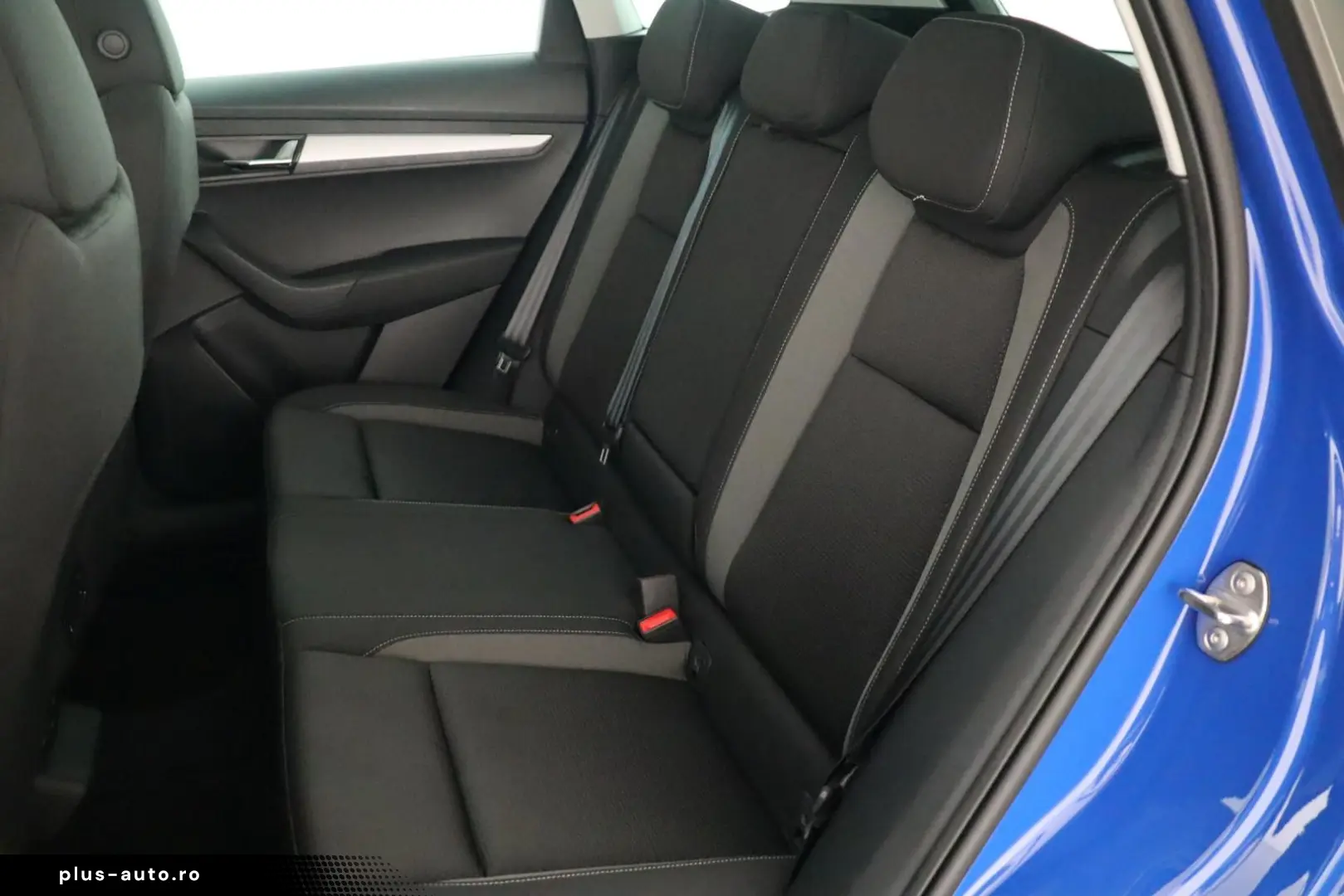 SKODA KAROQ TOUR 1.5TSI DSG PANORAMADACH 360 KAMERA