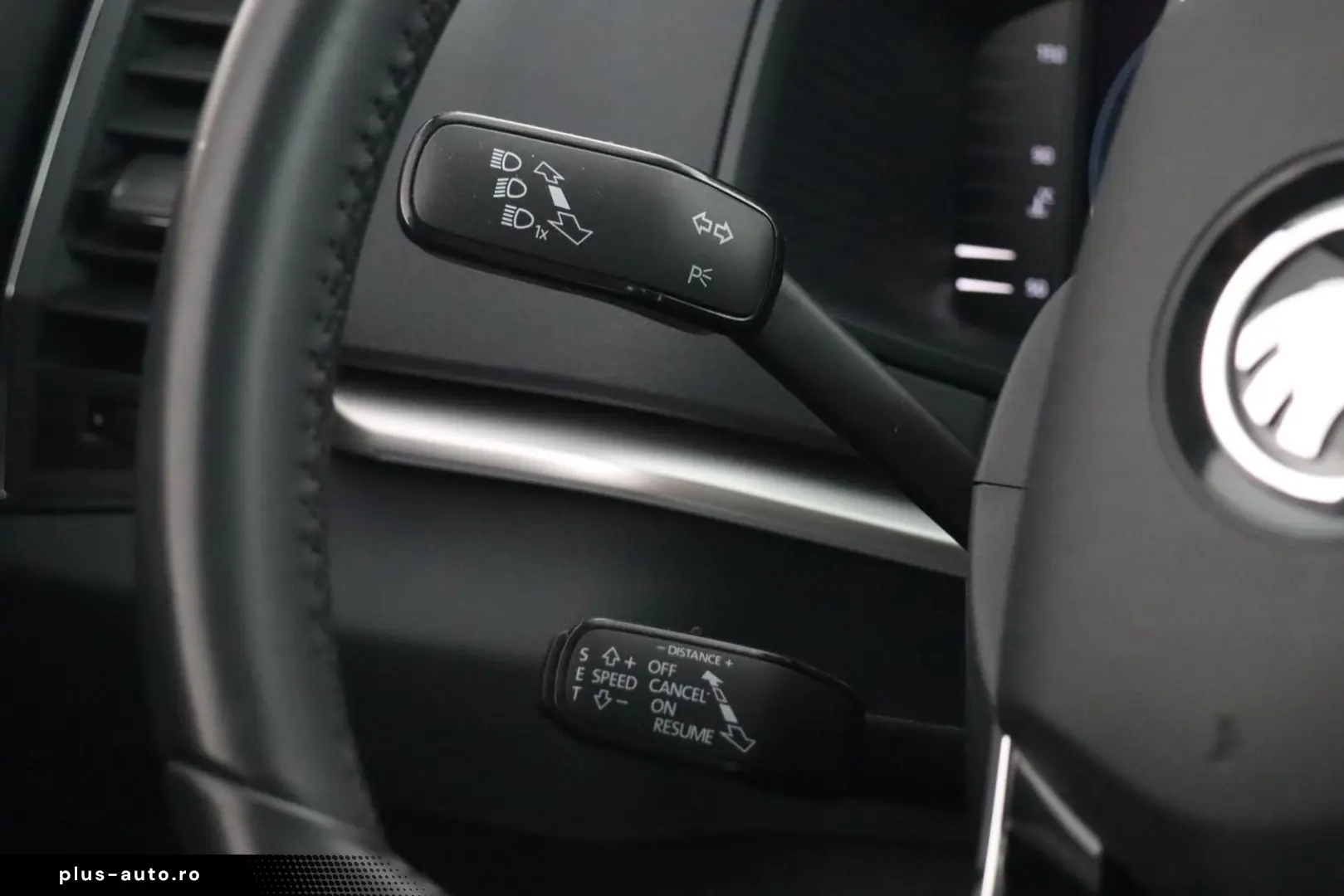 SKODA KAROQ TOUR 1.5TSI DSG PANORAMADACH 360 KAMERA