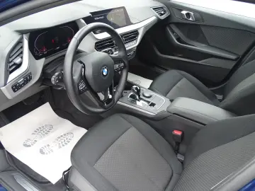 BMW 118i Advantage STEPTRONIC LED NAVI SHZG PDC DAB