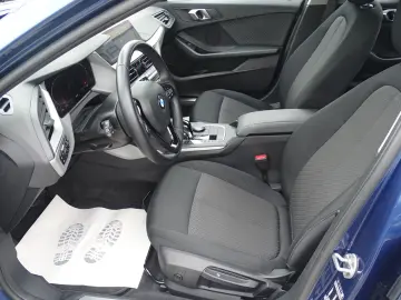 BMW 118i Advantage STEPTRONIC LED NAVI SHZG PDC DAB