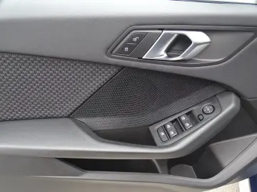BMW 118i Advantage STEPTRONIC LED NAVI SHZG PDC DAB