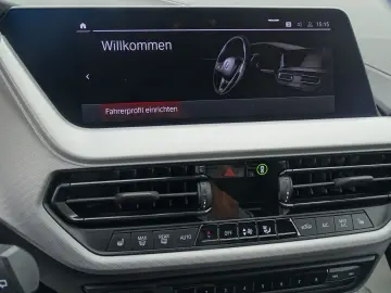 BMW 118i Advantage STEPTRONIC LED NAVI SHZG PDC DAB