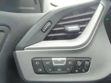 BMW 118i Advantage STEPTRONIC LED NAVI SHZG PDC DAB