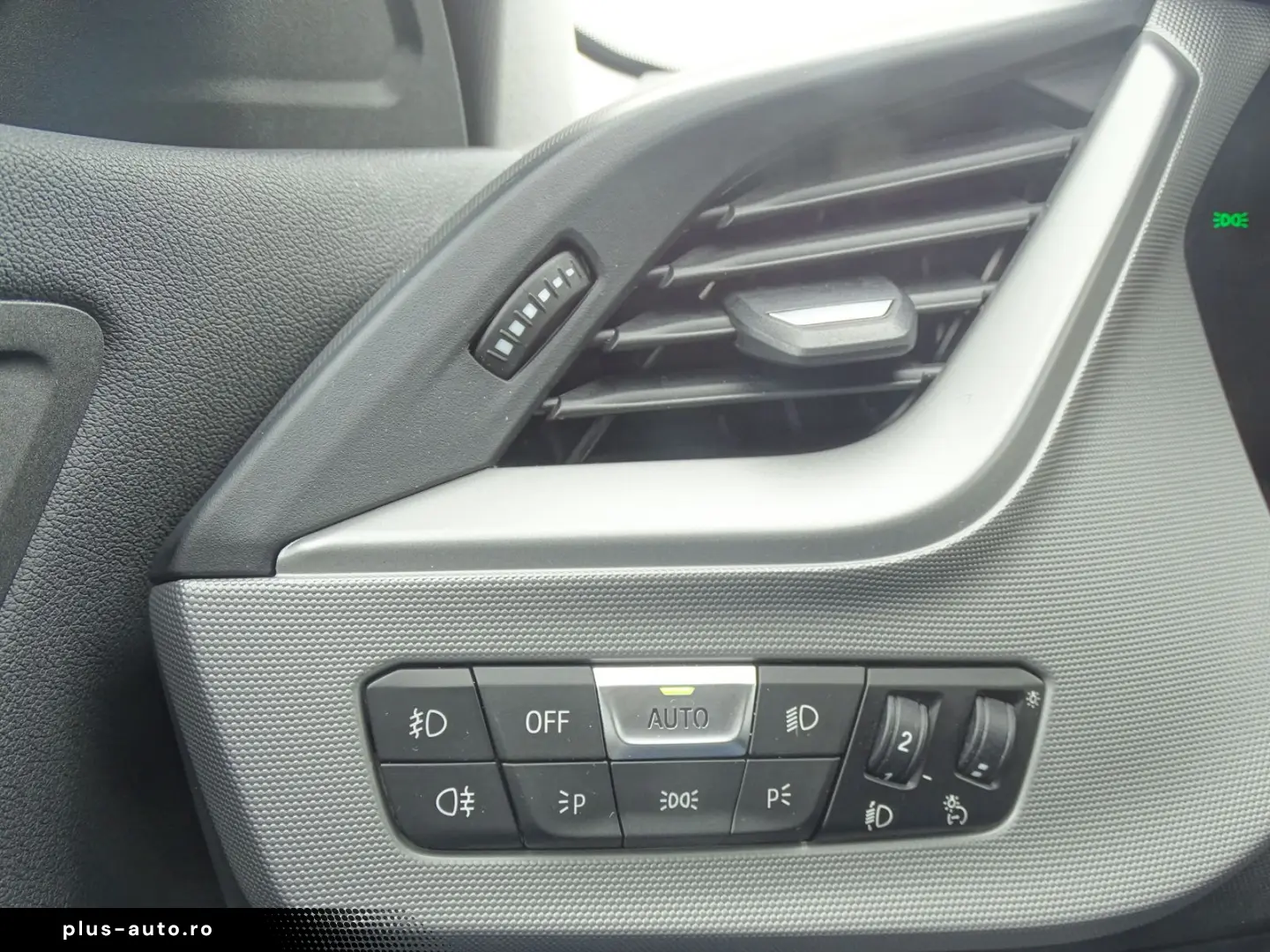 BMW 118i Advantage STEPTRONIC LED NAVI SHZG PDC DAB