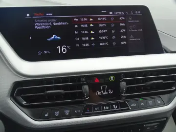 BMW 118i Advantage STEPTRONIC LED NAVI SHZG PDC DAB