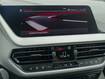 BMW 118i Advantage STEPTRONIC LED NAVI SHZG PDC DAB