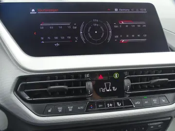 BMW 118i Advantage STEPTRONIC LED NAVI SHZG PDC DAB