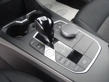 BMW 118i Advantage STEPTRONIC LED NAVI SHZG PDC DAB