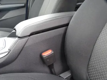 BMW 118i Advantage STEPTRONIC LED NAVI SHZG PDC DAB