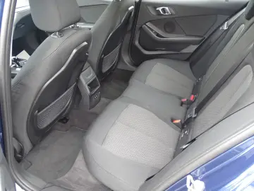 BMW 118i Advantage STEPTRONIC LED NAVI SHZG PDC DAB