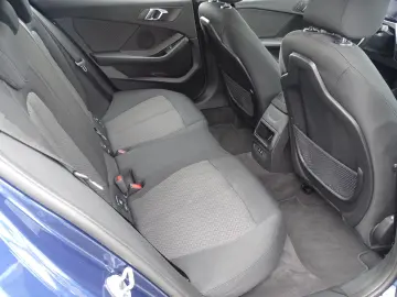 BMW 118i Advantage STEPTRONIC LED NAVI SHZG PDC DAB