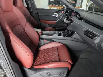 AUDI E-tron Sportback S Quattro PANO AHK HuD