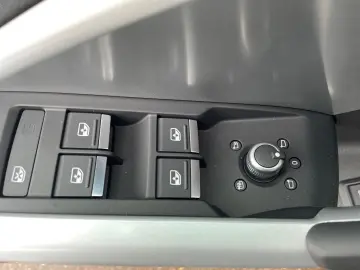 AUDI Q3 35 TFSI basis 1.5 TSI RFK 18   AHK NAVI PDC