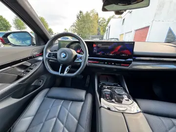BMW 520d A M Paket Panorama AHK Head-Up 360 Kamera