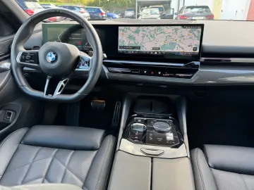 BMW 520d A M Paket Panorama AHK Head-Up 360 Kamera