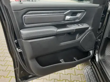 Dodge RAM 1500 CrewCab Big Horn Night 3.0i