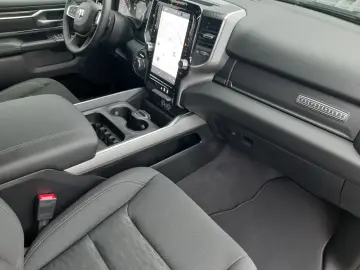 Dodge RAM 1500 CrewCab Big Horn Night 3.0i