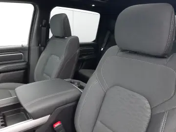 Dodge RAM 1500 CrewCab Big Horn Night 3.0i