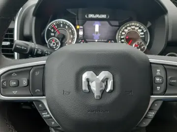 Dodge RAM 1500 CrewCab Big Horn Night 3.0i