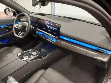 BMW 520i M Sport AHK Sthz H K Sitzbelüf 20 Zoll 360