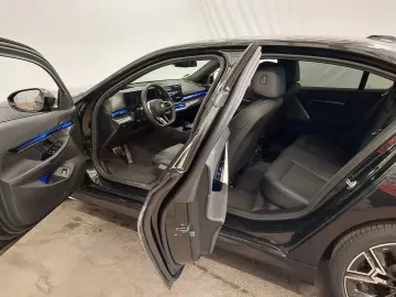 BMW 520i M Sport AHK Sthz H K Sitzbelüf 20 Zoll 360