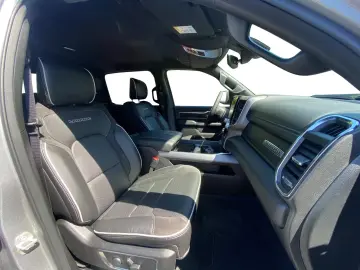 Dodge RAM 1500 Laramie Sport