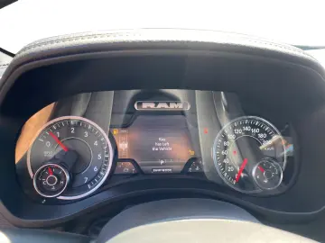 Dodge RAM 1500 Laramie Sport
