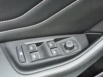 VW Passat Variant Elegance NAVI AMBIENTEBEL. PANO R