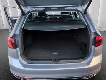 VW Passat Variant Elegance NAVI AMBIENTEBEL. PANO R