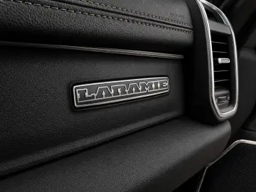 Dodge RAM 1500 LARAMIE 3.0 Hurricane Sitzklima Offroad