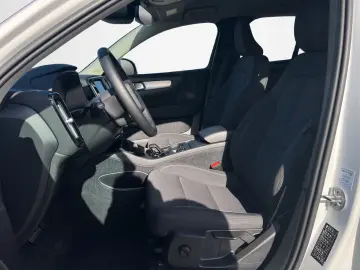 VOLVO XC40 Momentum Pro AWD SitzHz DAB ACC Navi Klima
