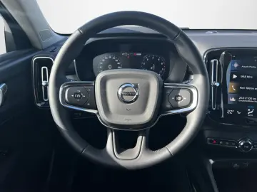 VOLVO XC40 Momentum Pro AWD SitzHz DAB ACC Navi Klima
