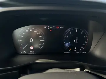 VOLVO XC40 Momentum Pro AWD SitzHz DAB ACC Navi Klima